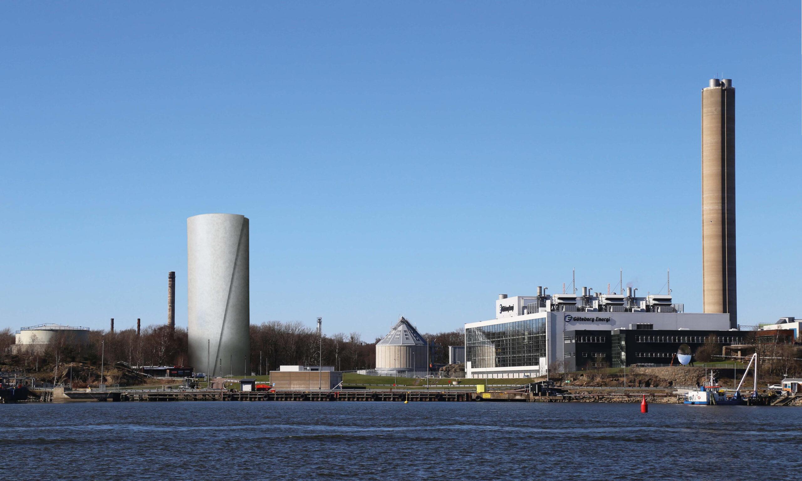 A distric heating facility in Gothenburg, a tall and wide tower to the left; a tall and slim tower to the right.