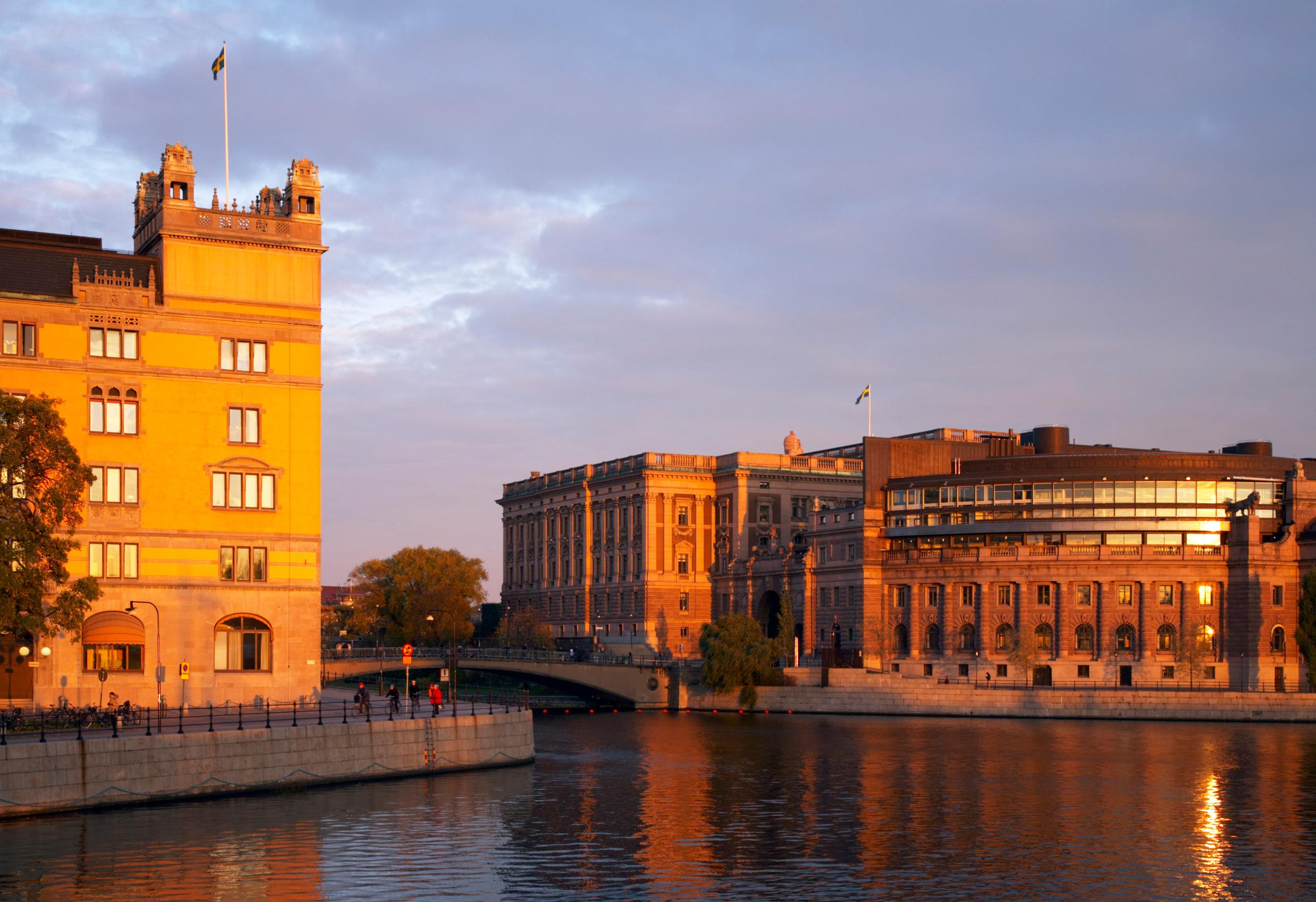 The offices of the Prime Minister, Rosenbad, to the left and the Swedish Parliament to the right. How democracy works is part of the key facts about Sweden.