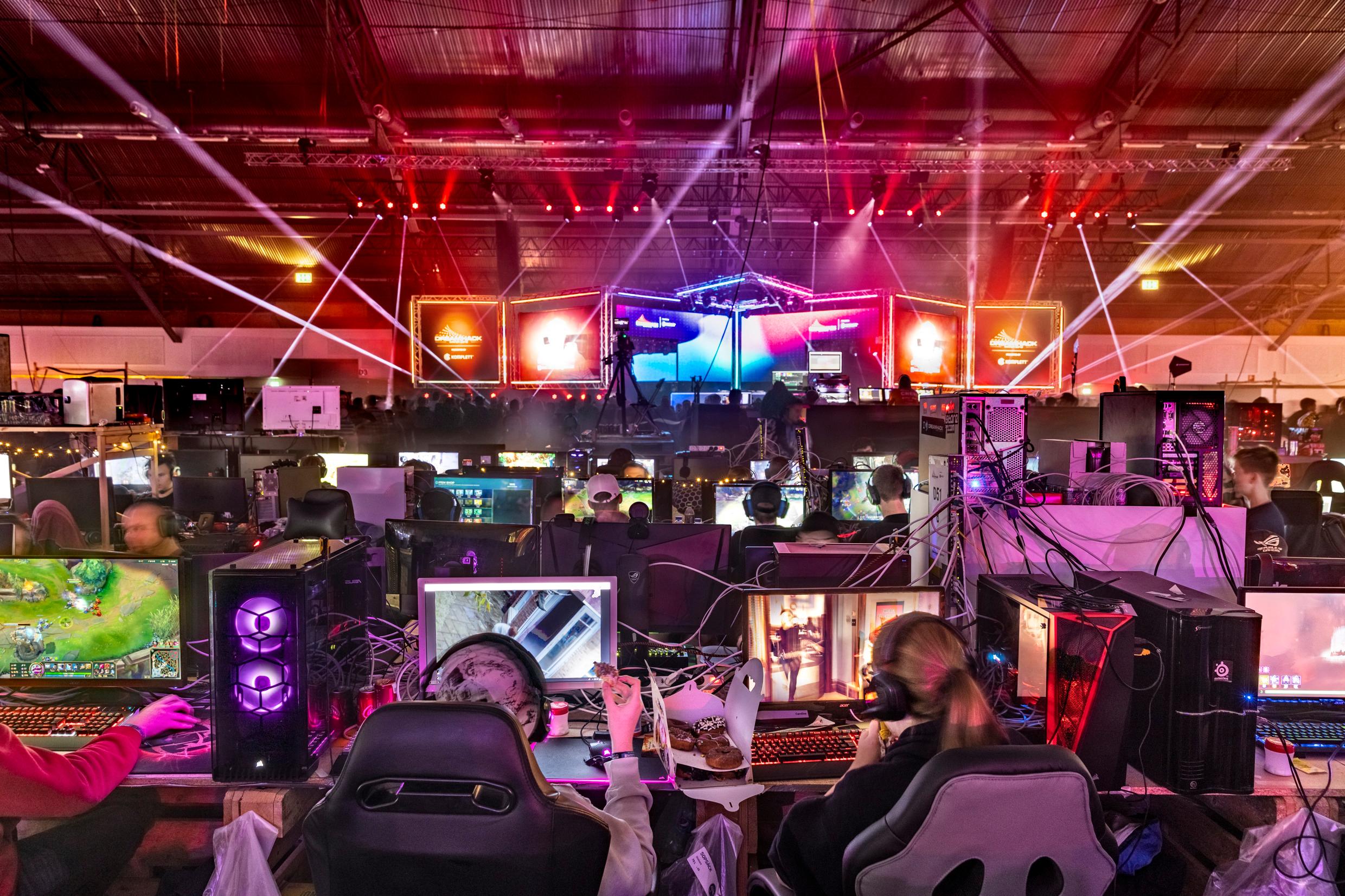 Lots of computers and gamers at the DreamHack digital festival.