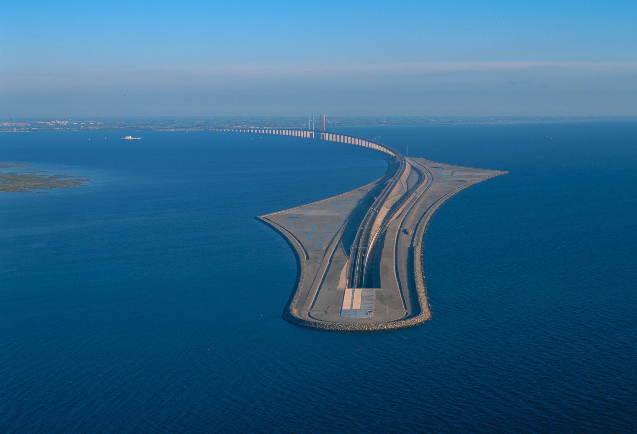 Aerial photo of the Öresund Bridge, surrounded by water.