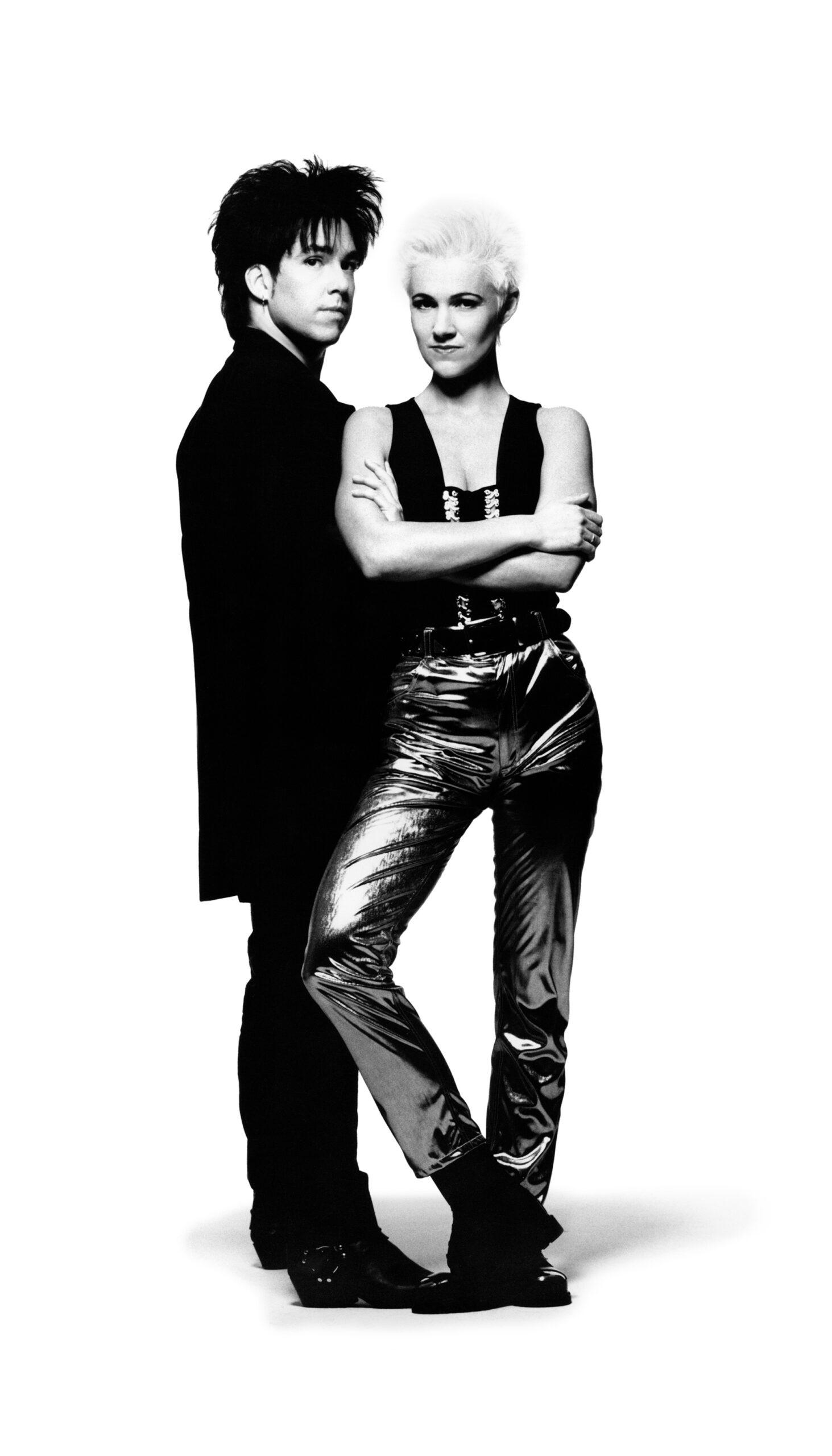 Black-and-white photo of the band Roxette, with Per Gessle to the left and Marie Fredriksson to the right.